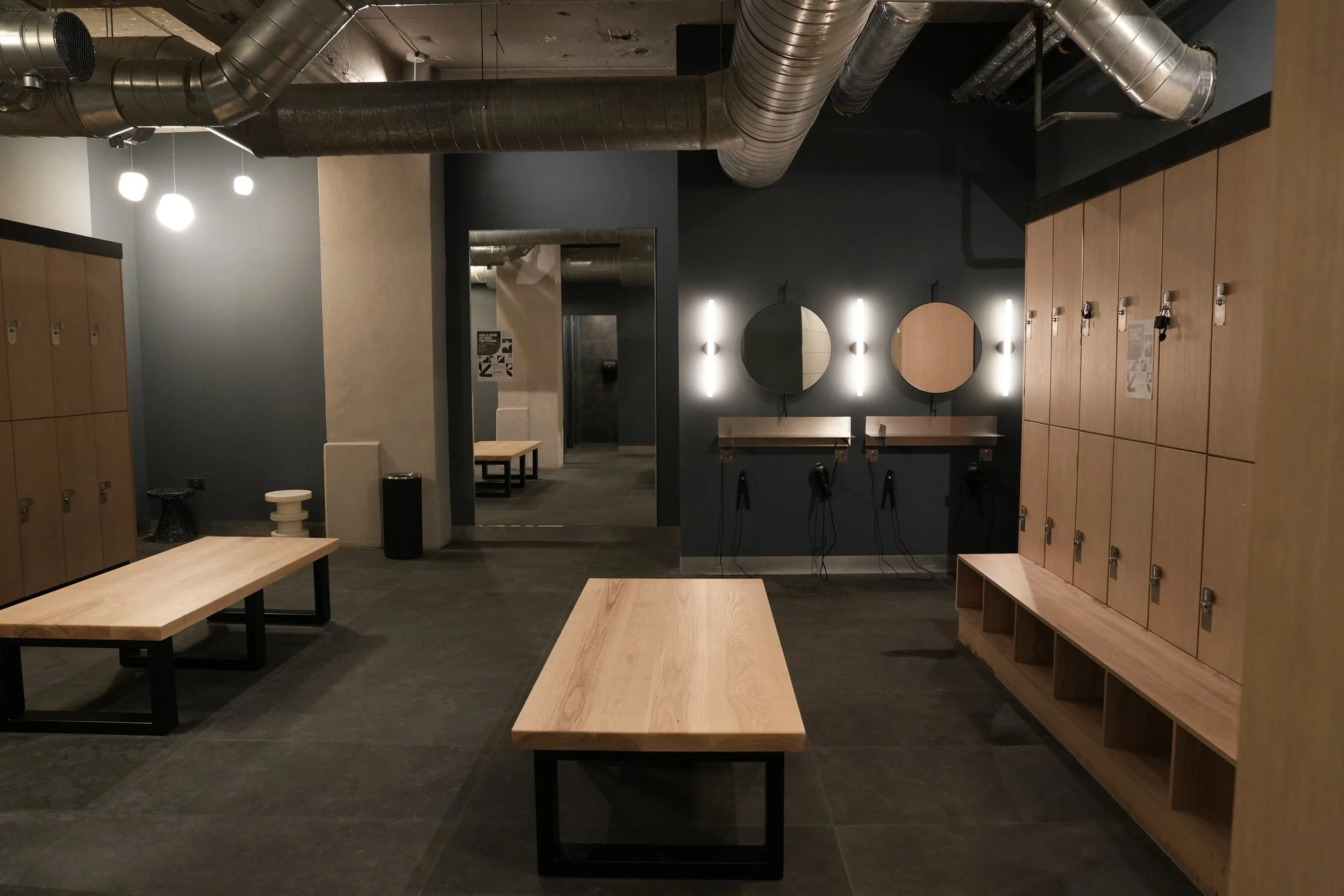 Premium Locker Room Furniture by Andarloyfa